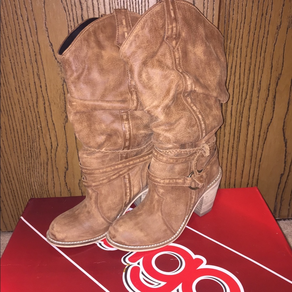 Dingo cowgirl boots with heel